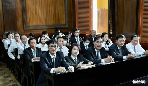 Vụ Thuduc House: Cựu cục phó Cục Thuế TP.HCM và 66 người hầu tòa - Ảnh 4. Các luật sư tham gia phiên tòa sáng nay 6-6- Ảnh: HỮU HẠNH