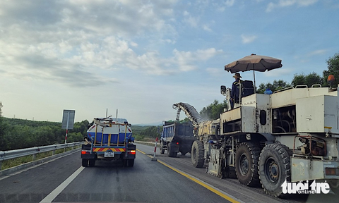 Mới sau 6 tháng, cao tốc Cam Lộ - La Sơn đã nhấp nhô con lươn - Ảnh 6. Mới sau 6 tháng, cao tốc Cam Lộ - La Sơn đã nhấp nhô con lươn - Ảnh 6.