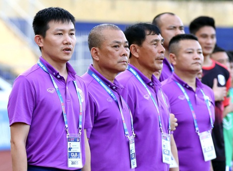 Huấn luyện viên trẻ nhất V-League 2023 có chiến thắng đầu tiên - Ảnh 1. Huấn luyện viên trẻ nhất V-League 2023 có chiến thắng đầu tiên - Ảnh 1.