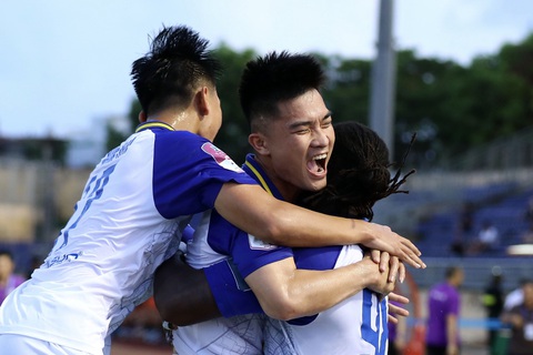 Huấn luyện viên trẻ nhất V-League 2023 có chiến thắng đầu tiên - Ảnh 3. Huấn luyện viên trẻ nhất V-League 2023 có chiến thắng đầu tiên - Ảnh 3.