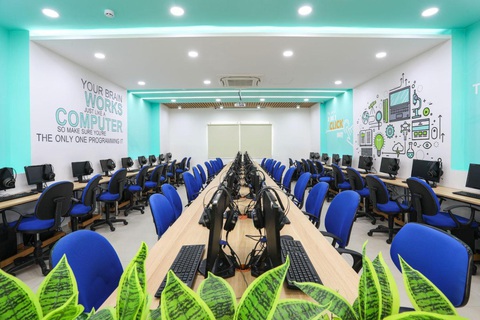 Khám phá hệ thống cơ sở vật chất của Asian School - Ảnh 5. Computer Lab được trang bị dàn máy tính hiện đại cùng với đường truyền Internet tốc độ cao giúp học sinh tiếp cận kiến thức và kỹ năng công nghệ một cách hiệu quả