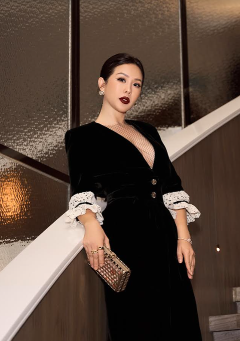 Hoa hậu Thu Hoài trở lại sàn diễn thời trang - Ảnh 1. Hoa hậu Thu Hoài trở lại sàn diễn thời trang - Ảnh 1.