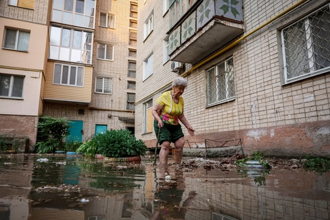 Vỡ đập ở Ukraine có thể gây thảm họa hạt nhân chậm - Ảnh 2. Vỡ đập ở Ukraine có thể gây thảm họa hạt nhân chậm - Ảnh 2.