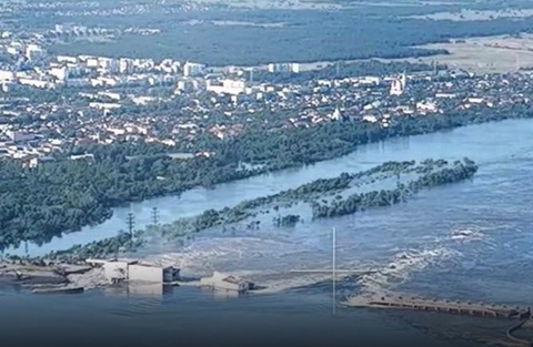 Vỡ đập ở Ukraine có thể gây thảm họa hạt nhân chậm - Ảnh 1. Vỡ đập ở Ukraine có thể gây thảm họa hạt nhân chậm - Ảnh 1.