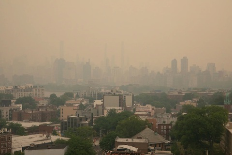 Bầu trời New York mù mịt chưa từng thấy - Ảnh 2. Bầu trời New York mù mịt chưa từng thấy - Ảnh 2.