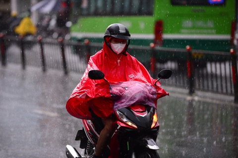 Thời tiết hôm nay 8-6: Bắc Bộ ngày oi nóng, chiều mưa, Nam Bộ mưa to - Ảnh 1. Thời tiết hôm nay 8-6: Bắc Bộ ngày oi nóng, chiều mưa, Nam Bộ mưa to - Ảnh 1.