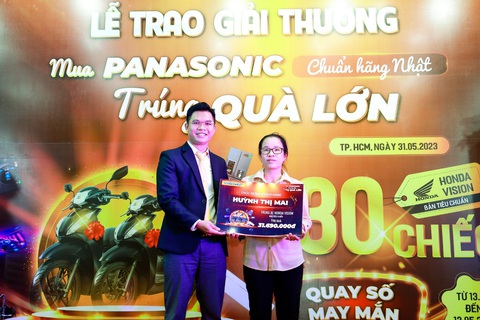 50 chiếc xe máy được Panasonic và đối tác trao tặng khách hàng - Ảnh 4. 50 chiếc xe máy được Panasonic và đối tác trao tặng khách hàng - Ảnh 4.
