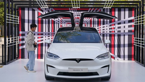 Hàn Quốc triệu hồi hàng chục nghìn ô tô do lỗi linh kiện- Ảnh 1. Tesla Model X bị triệu hồi tại Hàn Quốc vì lỗi phần mềm camera phía sau
