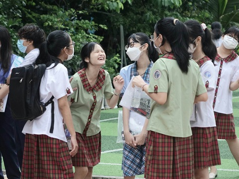Ngày cuối thi lớp 10 tại TP.HCM: Sáng thi toán, chiều thi môn chuyên - Ảnh 1. Ngày cuối thi lớp 10 tại TP.HCM: Sáng thi toán, chiều thi môn chuyên - Ảnh 1.