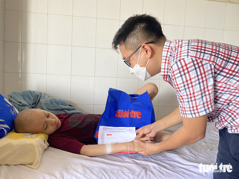 Ước mơ của Thúy tiếp sức bệnh nhi ung thư miền Trung: Có người mẹ chăm hai con bệnh hiểm nghèo - Ảnh 2. Ước mơ của Thúy tiếp sức bệnh nhi ung thư miền Trung: Có người mẹ chăm hai con bệnh hiểm nghèo - Ảnh 2.
