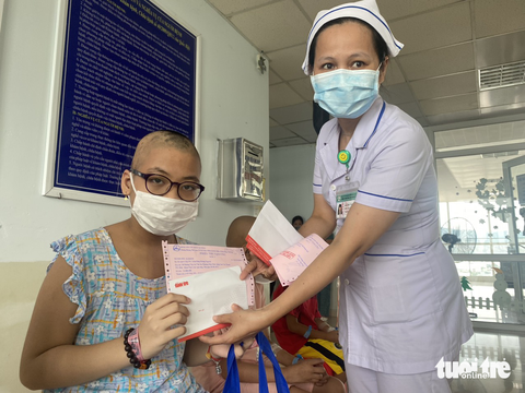 Ước mơ của Thúy tiếp sức bệnh nhi ung thư miền Trung: Có người mẹ chăm hai con bệnh hiểm nghèo - Ảnh 5. Ước mơ của Thúy tiếp sức bệnh nhi ung thư miền Trung: Có người mẹ chăm hai con bệnh hiểm nghèo - Ảnh 5.