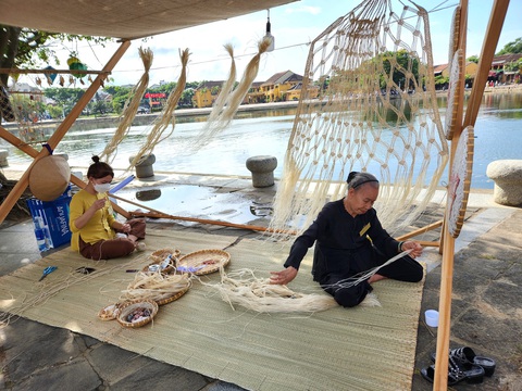 Nghề chi mà lạ dữ trời - Kỳ cuối: Võng tiền triệu từ vỏ cây ngô đồng - Tuổi Trẻ Online