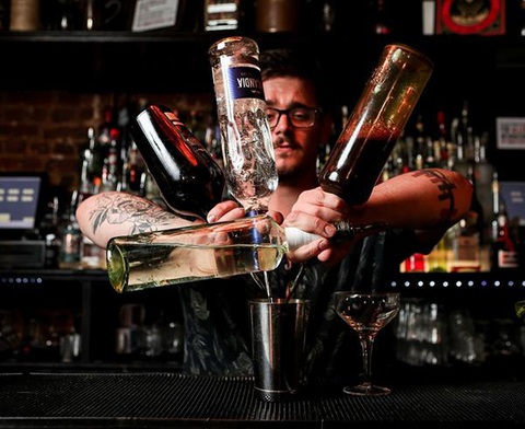 Khám phá cẩm nang nghề nghiệp của nhân viên Bartender (Phần 2) - Ảnh 1. Thành thạo kỹ năng pha chế - Nguồn: Internet