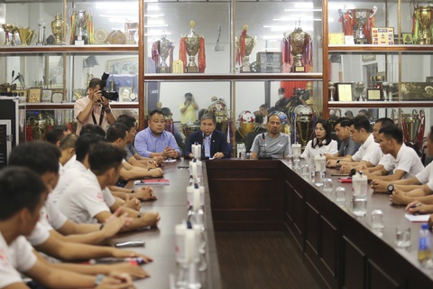 Gấp rút đào tạo trọng tài để đưa VAR vào V-League - Ảnh 1. Gấp rút đào tạo trọng tài để đưa VAR vào V-League - Ảnh 1.
