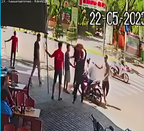 Nhóm nhân viên quán hải sản ở Nha Trang đánh khách có dấu hiệu cố ý gây thương tích - Ảnh 2. Nhóm nhân viên quán hải sản ở Nha Trang đánh khách có dấu hiệu cố ý gây thương tích - Ảnh 2.