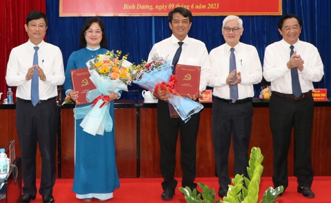 Bình Dương điều chuyển nhân sự nhiều bí thư huyện và giám đốc sở - Ảnh 1. Bình Dương điều chuyển nhân sự nhiều bí thư huyện và giám đốc sở - Ảnh 1.