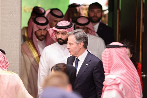 Ngoại trưởng Mỹ Antony Blinken đồng chủ trì họp báo chung với Ngoại trưởng Saudi Arabia Faisal Bin Farhan ở thủ đô Riyadh ngày 8-6 - Ảnh: REUTERS Ngoại trưởng Mỹ Antony Blinken đồng chủ trì họp báo chung với Ngoại trưởng Saudi Arabia Faisal Bin Farhan ở thủ đô Riyadh ngày 8-6 - Ảnh: REUTERS
