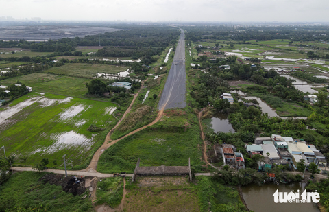 Cận cảnh hoang tàn ở công trường phía tây dự án cao tốc Bến Lức - Long Thành - Ảnh 1. Cận cảnh hoang tàn ở công trường phía tây dự án cao tốc Bến Lức - Long Thành - Ảnh 1.