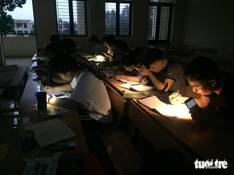 Hồ thủy điện lớn nhất Bắc Trung Bộ về gần mực nước chết - Ảnh 3. Hồ thủy điện lớn nhất Bắc Trung Bộ về gần mực nước chết - Ảnh 3.