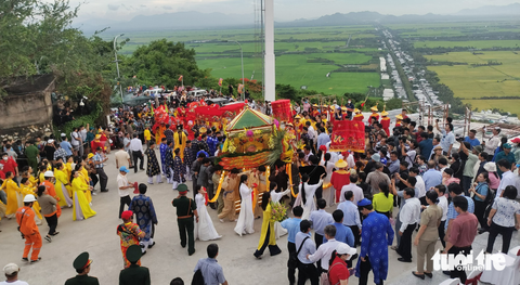Rước tượng Bà Chúa Xứ núi Sam như truyền thuyết - Ảnh 1. Rước tượng Bà Chúa Xứ núi Sam như truyền thuyết - Ảnh 1.