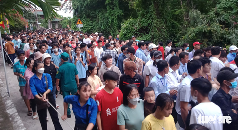 Rước tượng Bà Chúa Xứ núi Sam như truyền thuyết - Ảnh 2. Rước tượng Bà Chúa Xứ núi Sam như truyền thuyết - Ảnh 2.