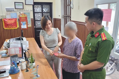 Nghe cuộc gọi lạ, cụ bà 81 tuổi rút 100 triệu đồng suýt chuyển cho kẻ lừa đảo - Ảnh 1. Nghe cuộc gọi lạ, cụ bà 81 tuổi rút 100 triệu đồng suýt chuyển cho kẻ lừa đảo - Ảnh 1.