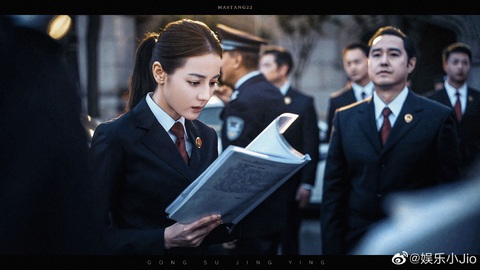 Địch Lệ Nhiệt Ba bị chê hết thời, phim mới ế ẩm - Ảnh 3. Địch Lệ Nhiệt Ba bị chê hết thời, phim mới ế ẩm - Ảnh 3.