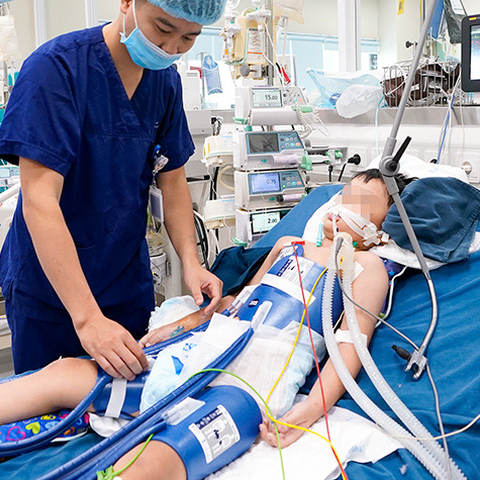 Cứu trẻ đuối nước sai cách gây hại nhiều hơn - Ảnh 1. Cứu trẻ đuối nước sai cách gây hại nhiều hơn - Ảnh 1.