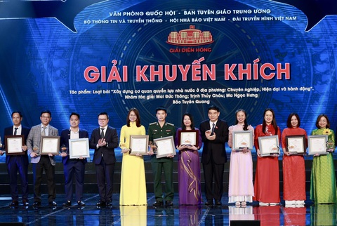 Chủ tịch nước, Chủ tịch Quốc hội trao giải báo chí Diên Hồng - Ảnh 3. Chủ tịch nước, Chủ tịch Quốc hội trao giải báo chí Diên Hồng - Ảnh 3.