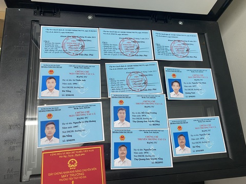 Đường dây làm giấy tờ giả bị lừa chạy án 1 tỉ đồng - Ảnh 2. Đường dây làm giấy tờ giả bị lừa chạy án 1 tỉ đồng - Ảnh 2.