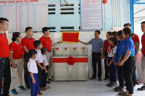 Dai-ichi tặng hệ thống máy lọc nước uống sạch cho học sinh Quảng Nam - Ảnh 1. Dai-ichi tặng hệ thống máy lọc nước uống sạch cho học sinh Quảng Nam - Ảnh 1.