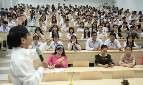 Sinh viên Học viện Cán bộ TP.HCM trên giảng đường - Ảnh: TỰ TRUNG