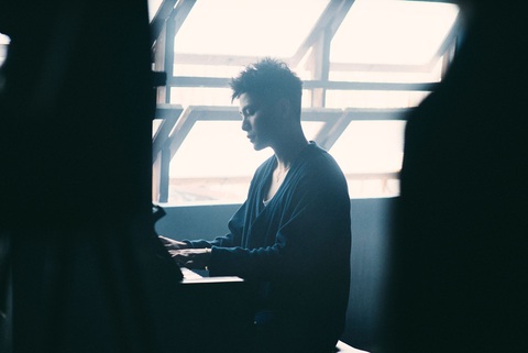 Quân A.P leo Top 1 iTunes nhờ màn độc thoại về người yêu cũ - Ảnh 3. Quân A.P leo Top 1 iTunes nhờ màn độc thoại về người yêu cũ - Ảnh 3.