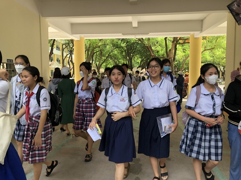 Sống trách nhiệm vào đề thi lớp 10, phụ huynh, học sinh thích thú - Ảnh 1. Sống trách nhiệm vào đề thi lớp 10, phụ huynh, học sinh thích thú - Ảnh 1.