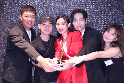 Tin tức giải trí 9-6: Thùy Tiên đoạt giải thưởng quốc tế cho series Sài Gòn về đêm - Ảnh 3. Tin tức giải trí 9-6: Thùy Tiên đoạt giải thưởng quốc tế cho series Sài Gòn về đêm - Ảnh 3.