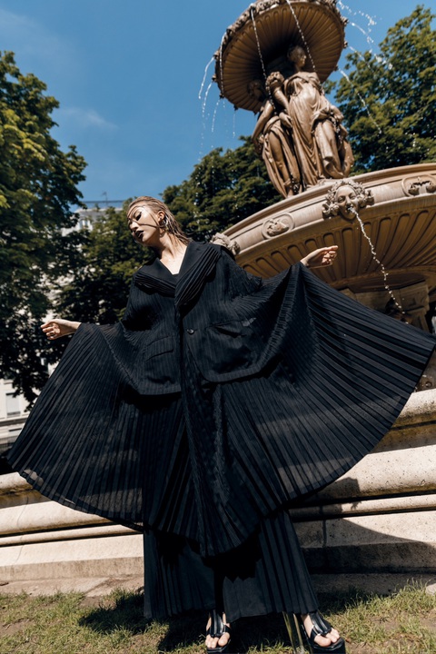Quỳnh Anh Shyn lên sóng Instagram The New York Times, lọt top sao mặc đẹp của Vogue - Ảnh 5. Quỳnh Anh Shyn lên sóng Instagram The New York Times, lọt top sao mặc đẹp của Vogue - Ảnh 5.