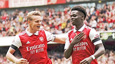 Những ngôi sao trẻ như Saka (phải) và Odegaard giúp Arsenal có thêm tự tin vào tình hình tài chính - Ảnh: Reuters Những ngôi sao trẻ như Saka (phải) và Odegaard giúp Arsenal có thêm tự tin vào tình hình tài chính - Ảnh: Reuters