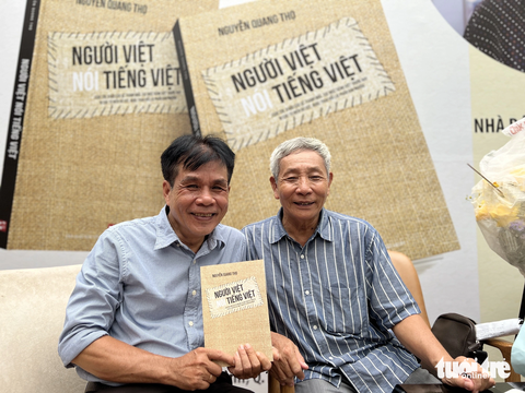 Ông này không phải nhà ngôn ngữ học, có gì ghê gớm đâu - Ảnh 1. Ông này không phải nhà ngôn ngữ học, có gì ghê gớm đâu - Ảnh 1.