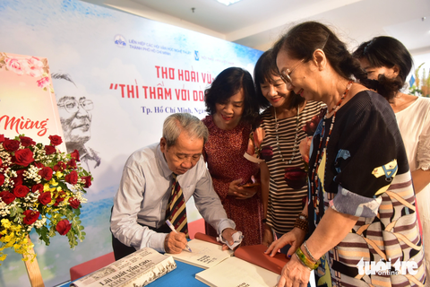 Nhiều người đề xuất giải thưởng Hồ Chí Minh cho nhà thơ Hoài Vũ - Ảnh 3. Nhiều người đề xuất giải thưởng Hồ Chí Minh cho nhà thơ Hoài Vũ - Ảnh 3.