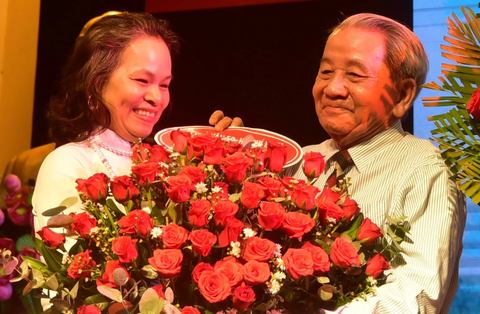 Nhiều người đề xuất giải thưởng Hồ Chí Minh cho nhà thơ Hoài Vũ - Ảnh 1. Nhiều người đề xuất giải thưởng Hồ Chí Minh cho nhà thơ Hoài Vũ - Ảnh 1.