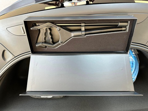 Tesla tặng gậy gắp đồ cho xe tay lái nghịch - Ảnh 2. Tesla tặng gậy gắp đồ cho xe tay lái nghịch - Ảnh 2.