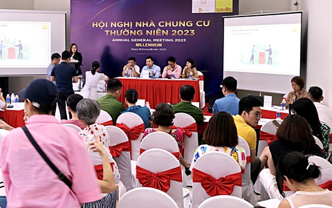 Tại hội nghị nhà chung cư Millennium (quận 4, TP.HCM), đại diện chủ đầu tư đã hứa xúc tiến làm sổ hồng cho cư dân mặc dù họ vào đây ở đã 5 năm - Ảnh: T.T.D. Tại hội nghị nhà chung cư Millennium (quận 4, TP.HCM), đại diện chủ đầu tư đã hứa xúc tiến làm sổ hồng cho cư dân mặc dù họ vào đây ở đã 5 năm - Ảnh: T.T.D.