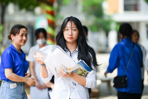 Hà Nội công bố điểm chuẩn lớp 10 khối không chuyên - Ảnh 1. Hà Nội công bố điểm chuẩn lớp 10 khối không chuyên - Ảnh 1.
