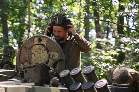Lính xe tăng Ukraine hôm 6-7 tại vùng Kharkiv - Ảnh: AFP Lính xe tăng Ukraine hôm 6-7 tại vùng Kharkiv - Ảnh: AFP