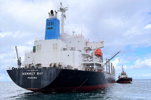 Cứu hộ tàu hàng quốc tịch Panama mắc cạn tại vùng biển Bình Thuận - Ảnh 3. Trên tàu Nemrut Bay đang chở 25.510 tấn thép - Ảnh: CÔNG HOAN