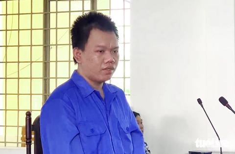 Phạt 10 năm tù vì sử dụng giấy đất giả lừa đảo - Ảnh 1. Bị cáo Trương Minh Hòa bị Tòa án nhân dân TP Long Xuyên tuyên phạt 10 năm tù - Ảnh: TIẾN VĂN