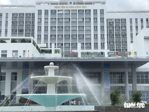 Nữ bệnh nhân không có người nhà chăm sóc rơi từ lầu 8 xuống lầu 3 - Ảnh 1. Bệnh viện Đa khoa Đồng Tháp, nơi xảy ra vụ việc - Ảnh: ĐẶNG TUYẾT