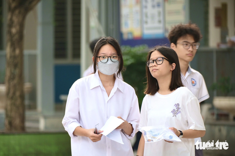 Báo cáo Thủ tướng công tác tuyển sinh vào lớp 10 công lập tại Hà Nội trước 12-7 - Ảnh 1. Học sinh tham dự kỳ thi vào lớp 10 năm 2023 tại Hà Nội - Ảnh: NGUYÊN BẢO