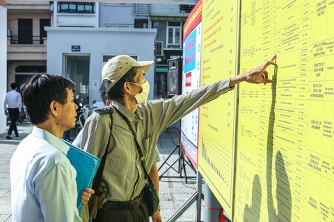 Không chỉ sinh viên mà nhiều lao động lớn tuổi cũng tìm việc bán thời gian tại Hà Nội - Ảnh: HÀ QUÂN Không chỉ sinh viên mà nhiều lao động lớn tuổi cũng tìm việc - Ảnh minh họa: HÀ QUÂN