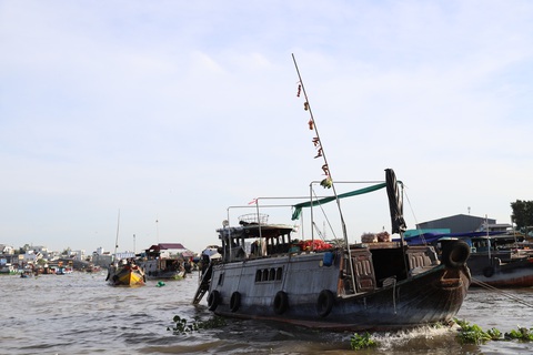Áo bà ba xưa và nay xuất hiện tại chợ nổi Cái Răng - Ảnh 5. Những chiếc bẹo là nét văn hóa độc đáo của chợ nổi miền Tây nói chung, của chợ nổi Cái Răng nói riêng - Ảnh: CHÍ QUỐC